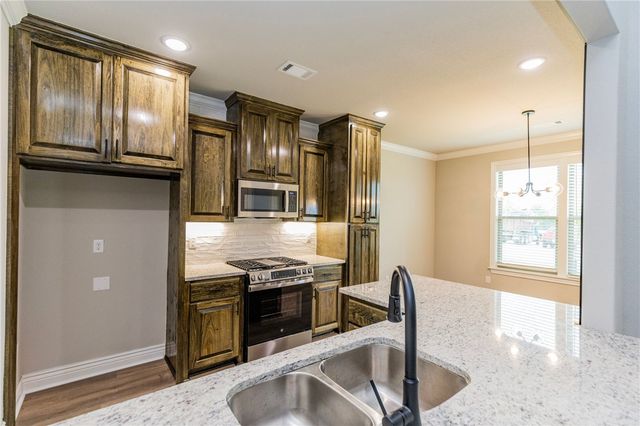 6605 SW Basswood, Bentonville, AR 72713