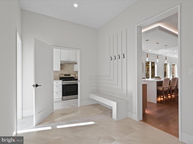 616 GIBSON CIR SW, Vienna, VA 22180