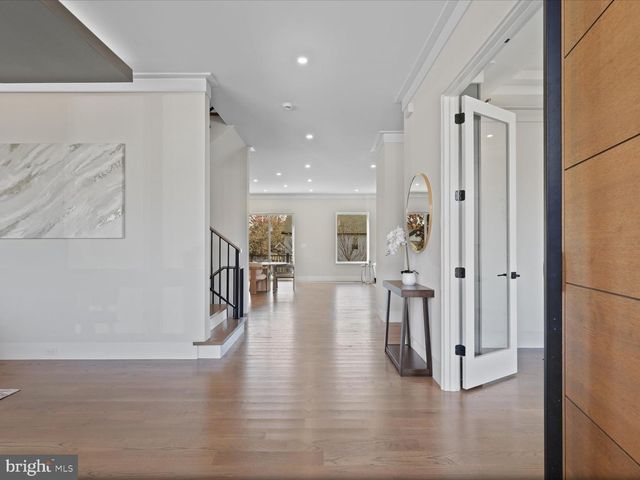 616 GIBSON CIR SW, Vienna, VA 22180