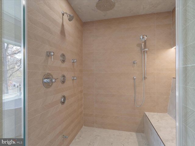 616 GIBSON CIR SW, Vienna, VA 22180