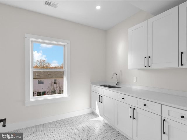 616 GIBSON CIR SW, Vienna, VA 22180