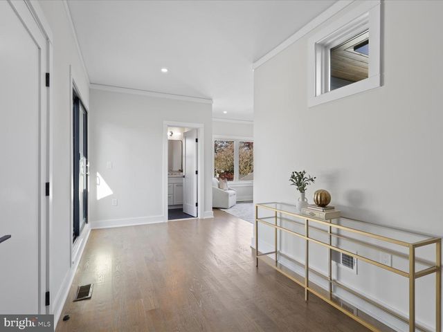 616 GIBSON CIR SW, Vienna, VA 22180