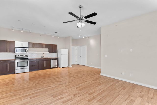 623 W Walnut 206, Springfield, MO 65806