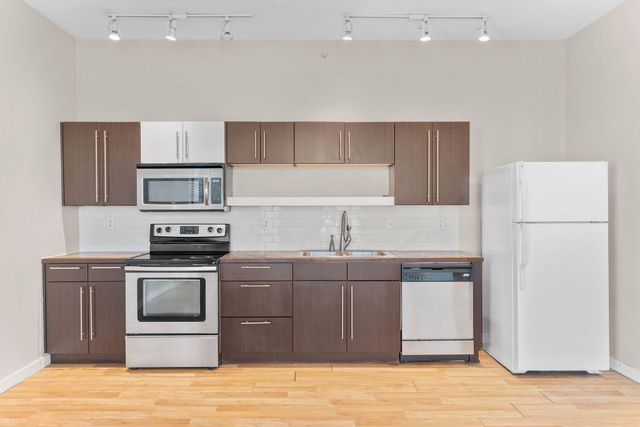 623 W Walnut 206, Springfield, MO 65806