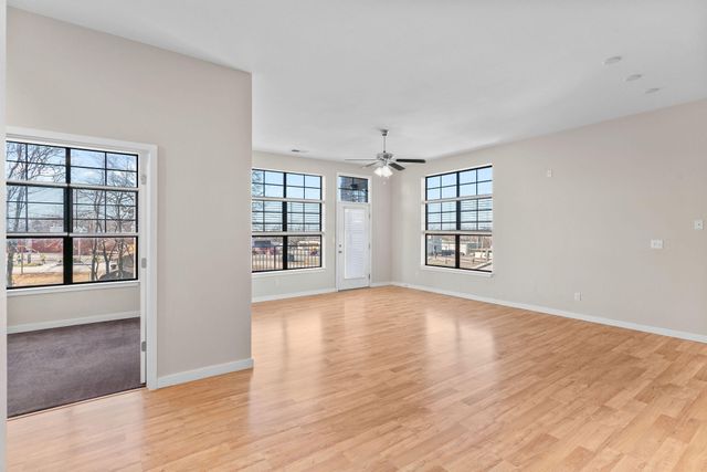 623 W Walnut 206, Springfield, MO 65806