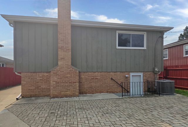 295 Hoxie Avenue, Calumet City, IL 60409