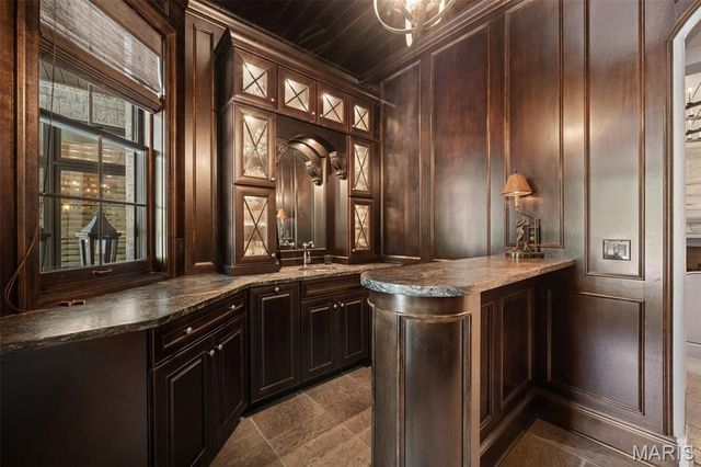 10144 Winding Ridge Road, Ladue, MO 63124
