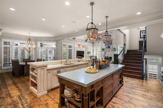 10144 Winding Ridge Road, Ladue, MO 63124