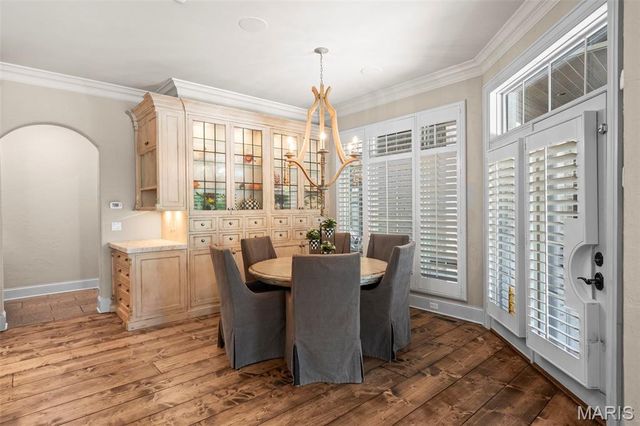 10144 Winding Ridge Road, Ladue, MO 63124