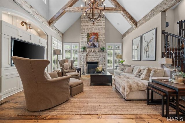10144 Winding Ridge Road, Ladue, MO 63124