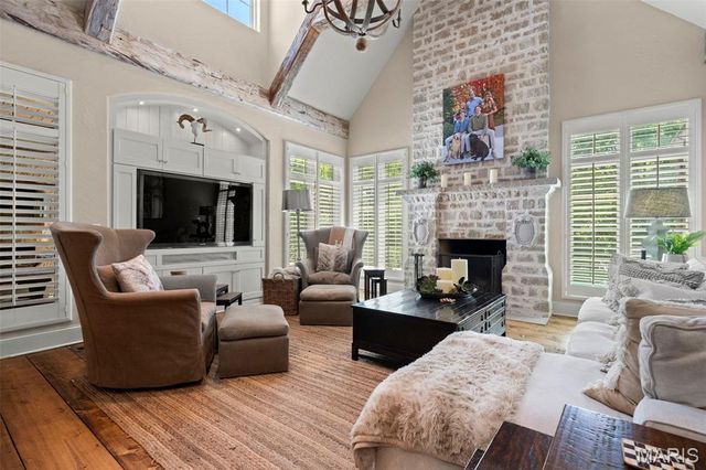 10144 Winding Ridge Road, Ladue, MO 63124