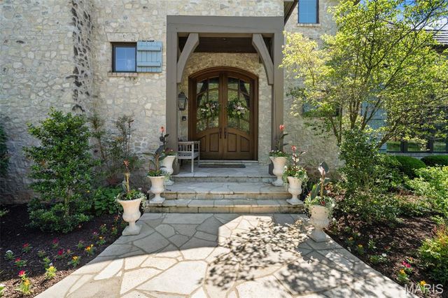 10144 Winding Ridge Road, Ladue, MO 63124
