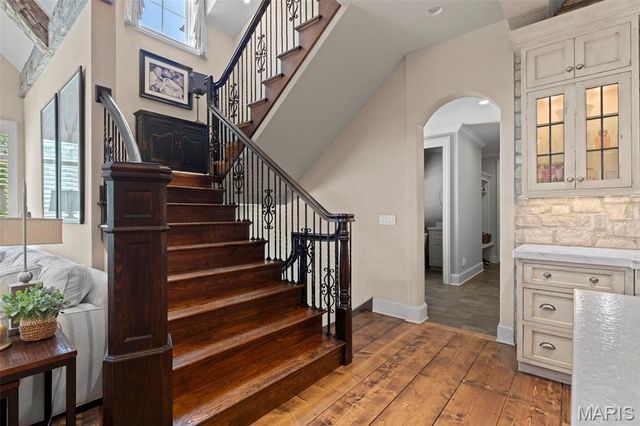 10144 Winding Ridge Road, Ladue, MO 63124