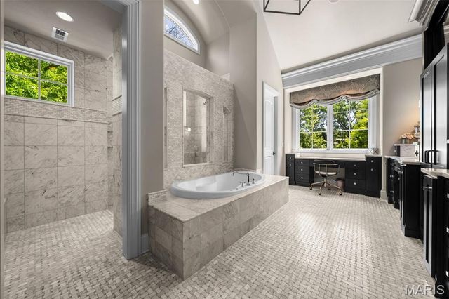 10144 Winding Ridge Road, Ladue, MO 63124