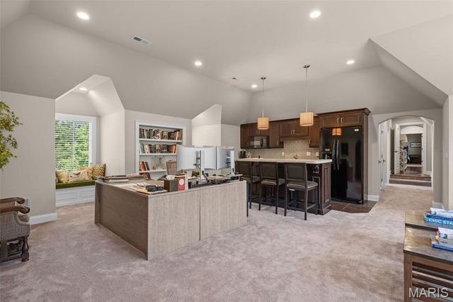 10144 Winding Ridge Road, Ladue, MO 63124