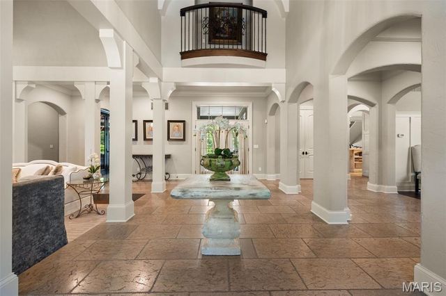10144 Winding Ridge Road, Ladue, MO 63124