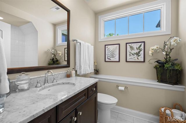 10144 Winding Ridge Road, Ladue, MO 63124
