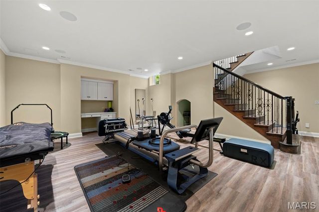 10144 Winding Ridge Road, Ladue, MO 63124