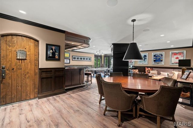 10144 Winding Ridge Road, Ladue, MO 63124