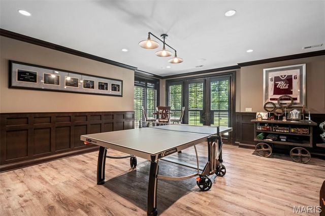 10144 Winding Ridge Road, Ladue, MO 63124