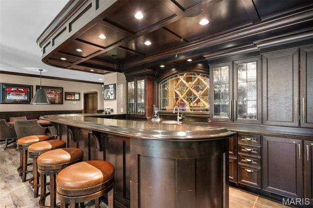 10144 Winding Ridge Road, Ladue, MO 63124