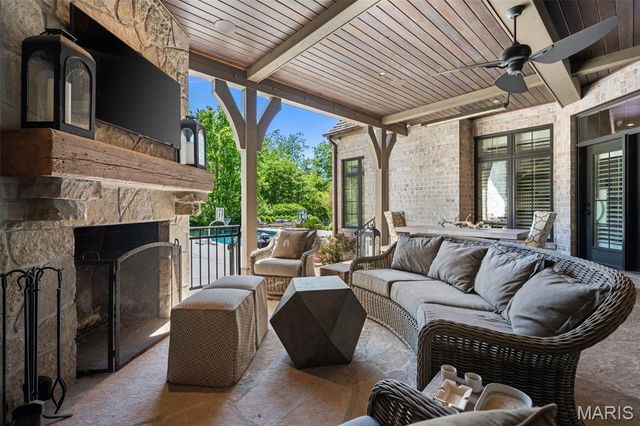 10144 Winding Ridge Road, Ladue, MO 63124