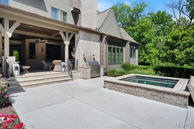 10144 Winding Ridge Road, Ladue, MO 63124
