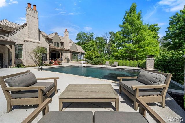 10144 Winding Ridge Road, Ladue, MO 63124