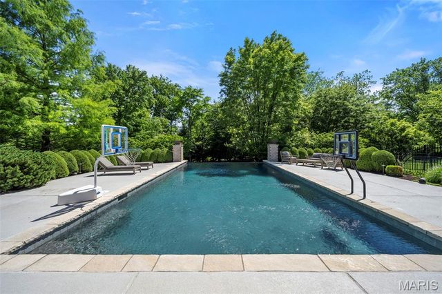 10144 Winding Ridge Road, Ladue, MO 63124