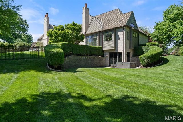 10144 Winding Ridge Road, Ladue, MO 63124
