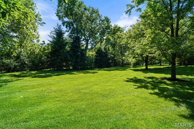 10144 Winding Ridge Road, Ladue, MO 63124