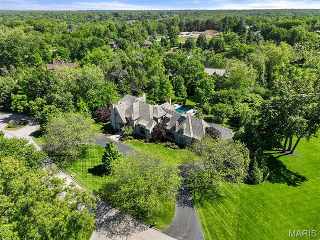 10144 Winding Ridge Road, Ladue, MO 63124