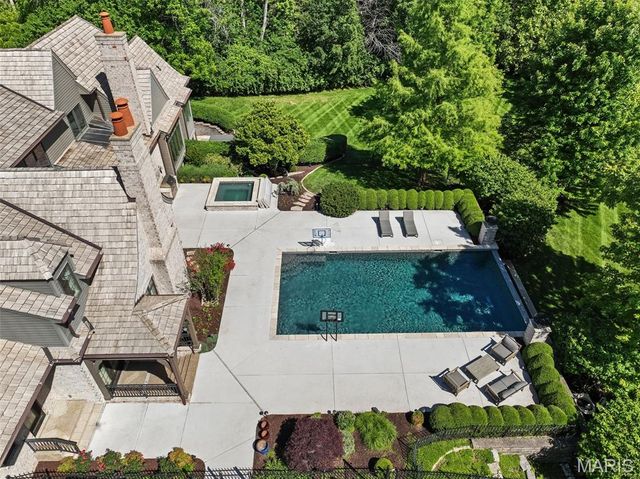 10144 Winding Ridge Road, Ladue, MO 63124