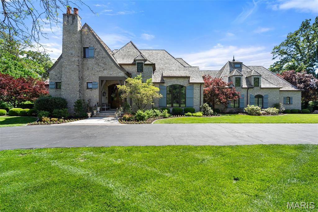 10144 Winding Ridge Road, Ladue, MO 63124
