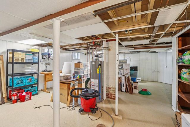 1634 S 80th STREET, West Allis, WI 53214