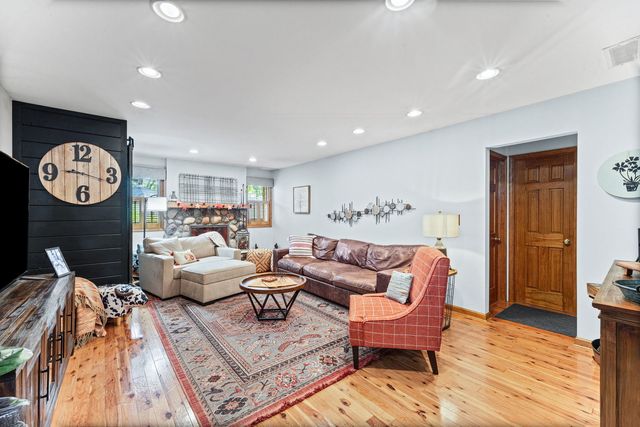 3102 Swallow Lane, Rolling Meadows, IL 60008