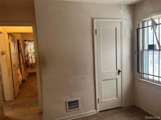 19826 Lyndon Street, Detroit, MI 48223