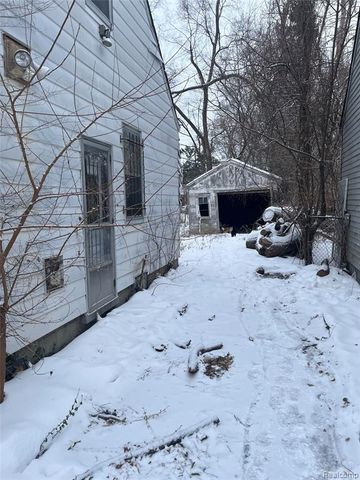 19826 Lyndon Street, Detroit, MI 48223