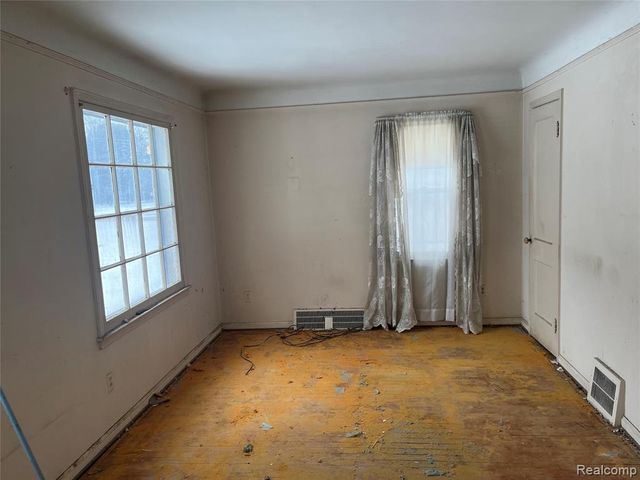 19826 Lyndon Street, Detroit, MI 48223