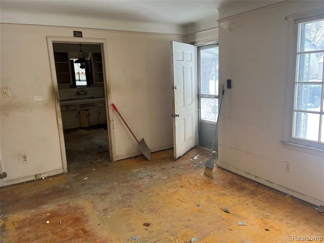 19826 Lyndon Street, Detroit, MI 48223