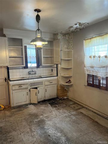 19826 Lyndon Street, Detroit, MI 48223