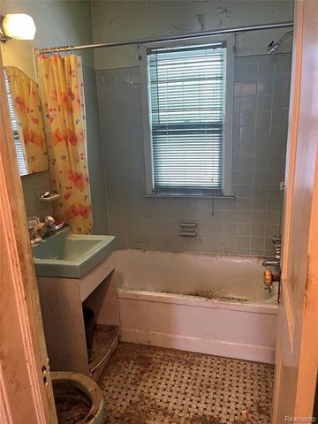 19826 Lyndon Street, Detroit, MI 48223