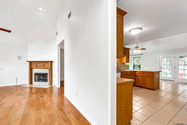 37030 Cobblestone Ave, Geismar, LA 70734