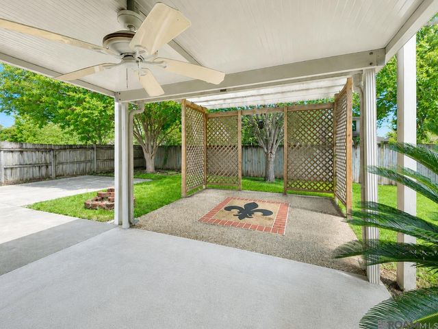 37030 Cobblestone Ave, Geismar, LA 70734