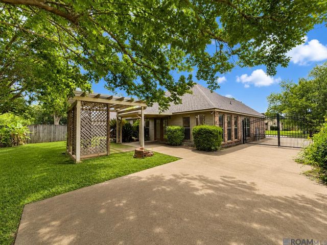 37030 Cobblestone Ave, Geismar, LA 70734