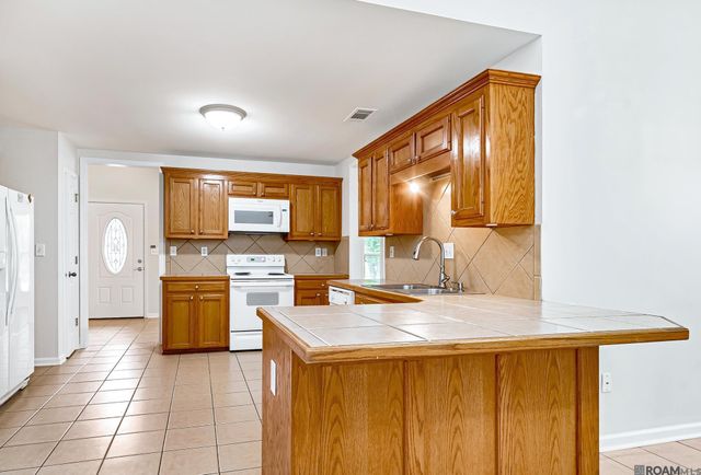 37030 Cobblestone Ave, Geismar, LA 70734