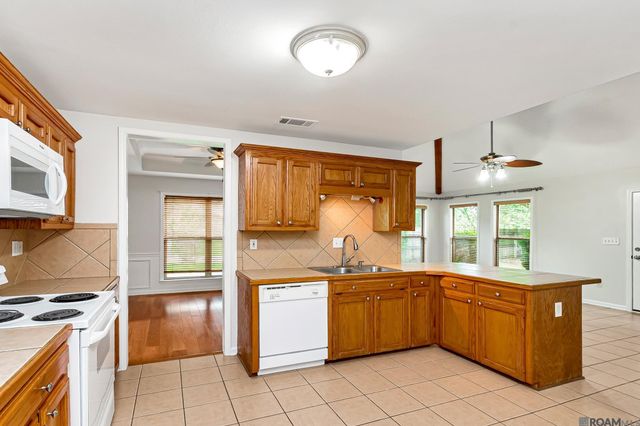 37030 Cobblestone Ave, Geismar, LA 70734