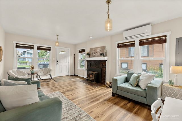 2123 7th Street, Bremerton, WA 98312