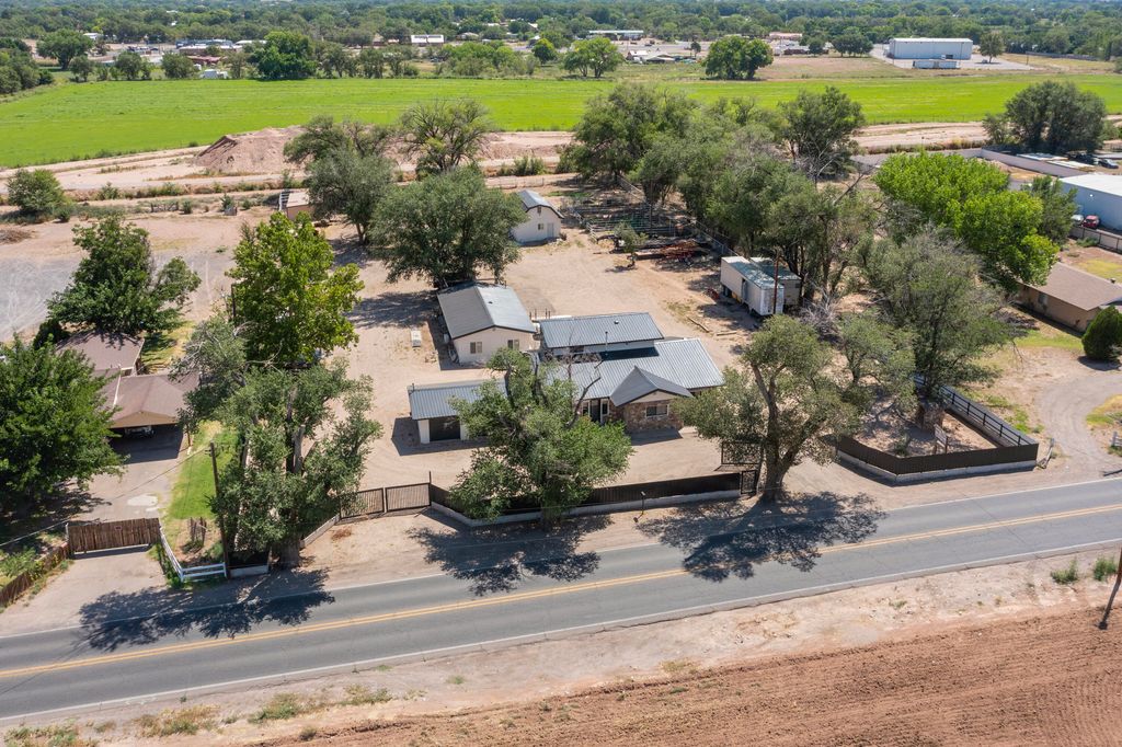 11 El Cerro Road, Los Lunas, NM 87031