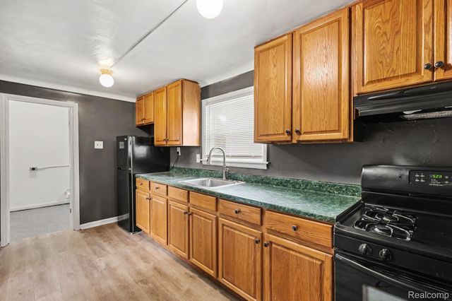 21716 LAKEVIEW Street, St. Clair Shores, MI 48080
